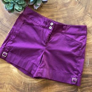 White House Black Market 🩳 shorts! 🌸 size 2